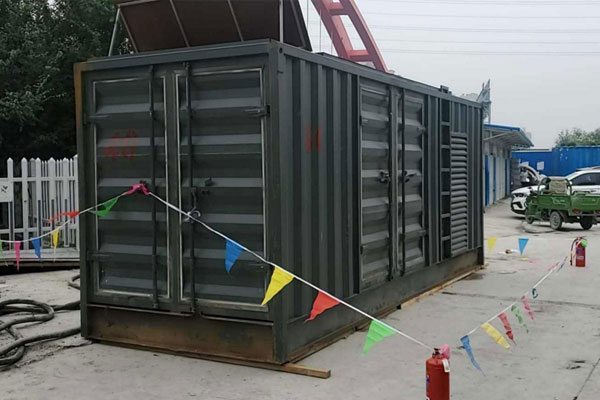 仁布发电机租赁空气滤清器多久更换一次？