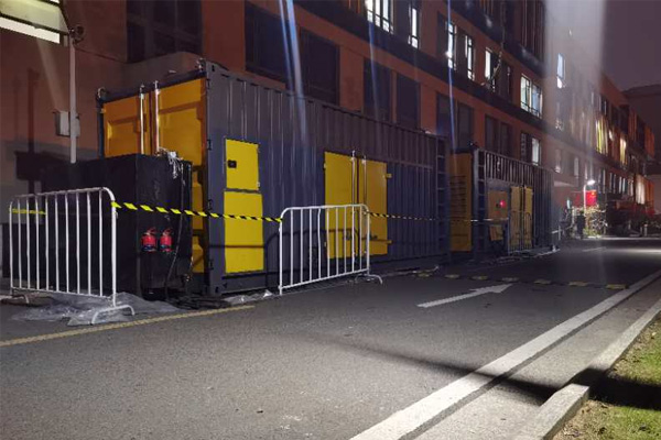 仁布柴油发电机组的输出电压是如何调节的？