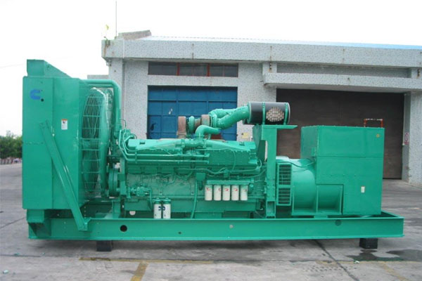 仁布工厂发电机应急发电时如何更准确地检查发电机状态？