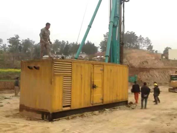 仁布如何判断水冷式机油散热器密封件是否需要更换？